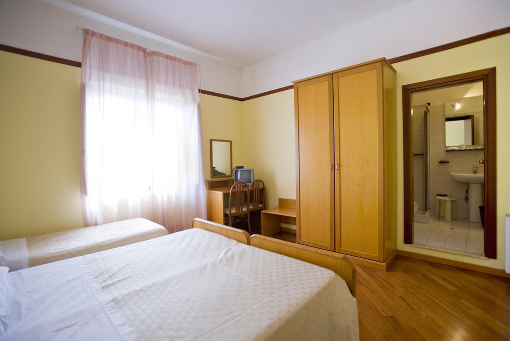 Hotel Vittoria Sapri Habitación foto