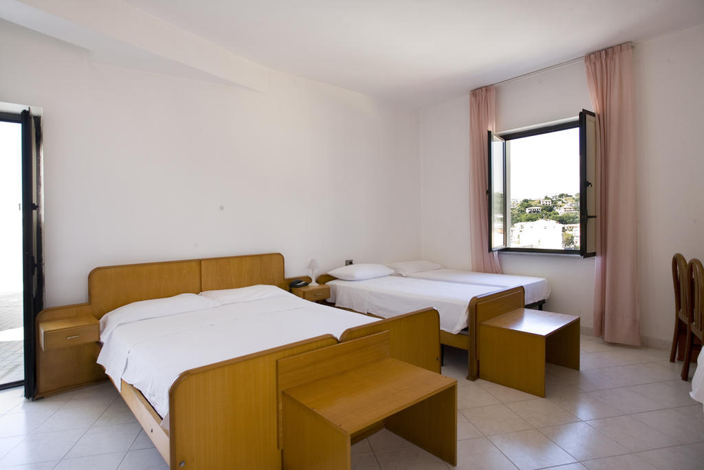 Hotel Vittoria Sapri Habitación foto